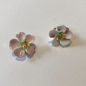 Vintage ceramic flower clip on earrings.